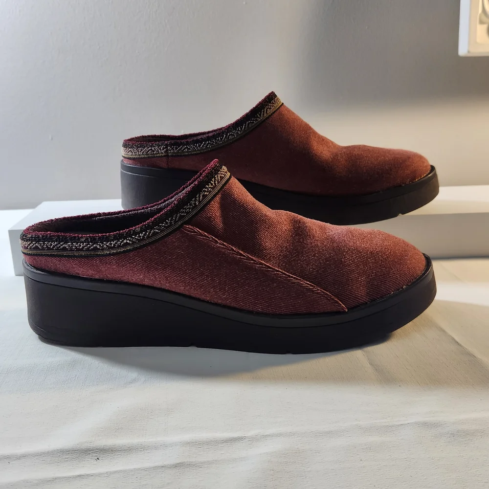 Bzees Maroon Knit Slip-On Comfort Shoes Size 8 Casual Lightweight